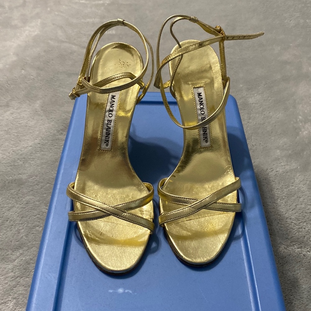 Authentic Manolo Blahnik straapy gold heels